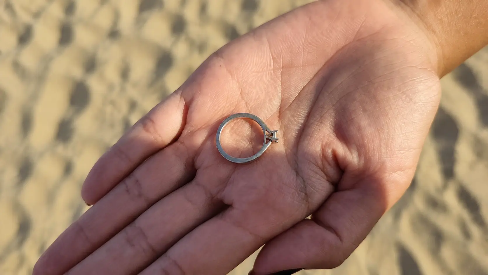 Diamond ring recovered on Nova Icària beach in Barcelona