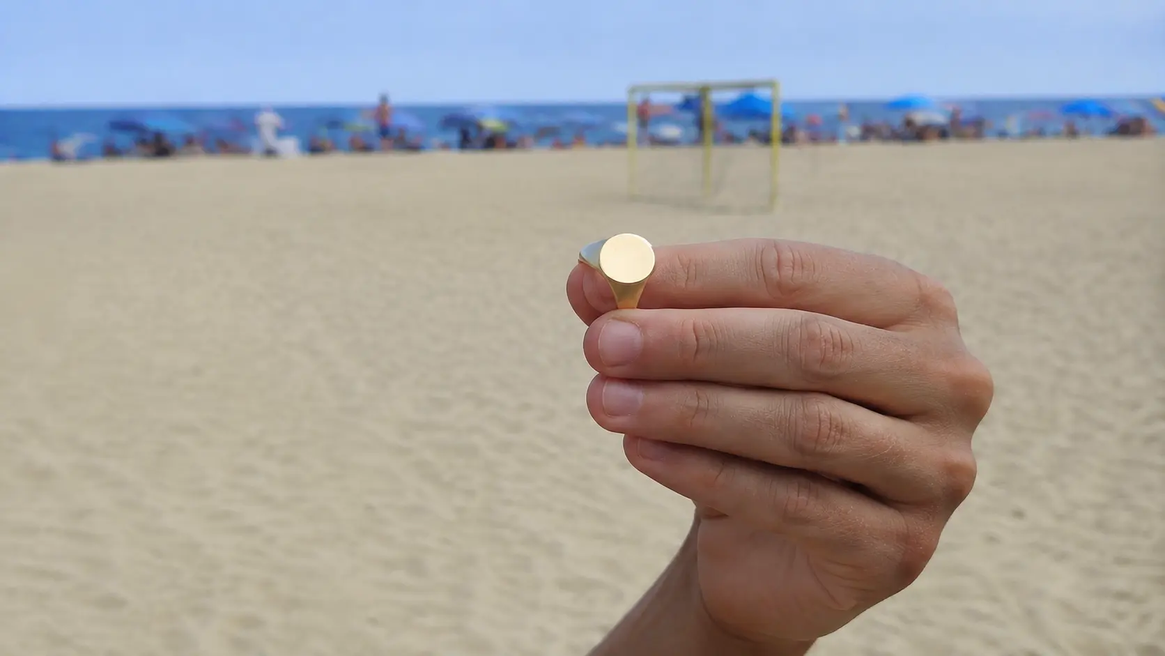 Sello de oro recuperado en la playa de Ocata, El Masnou